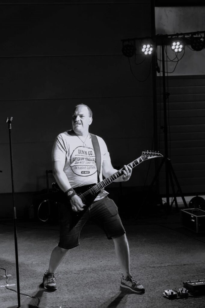 Empty Pocket Coverband - Flo